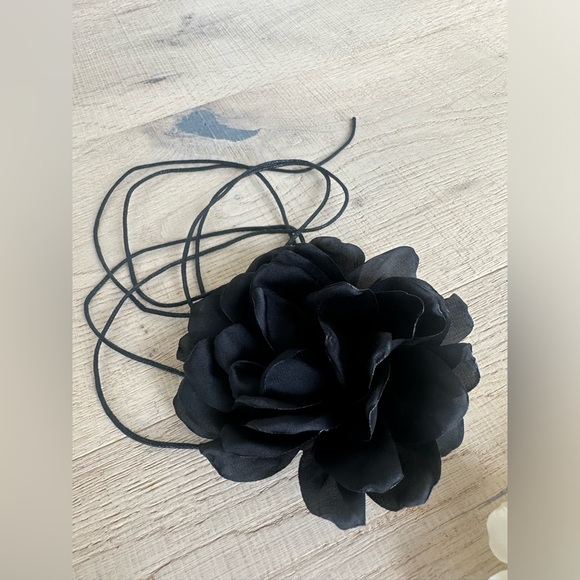 Flower choker necklaces - Picture 3 of 4